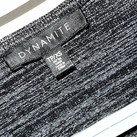 Cropped black and white long sleeve v-neck top - Picture 4 of 4